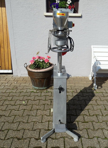 Dosenverschlußmaschine